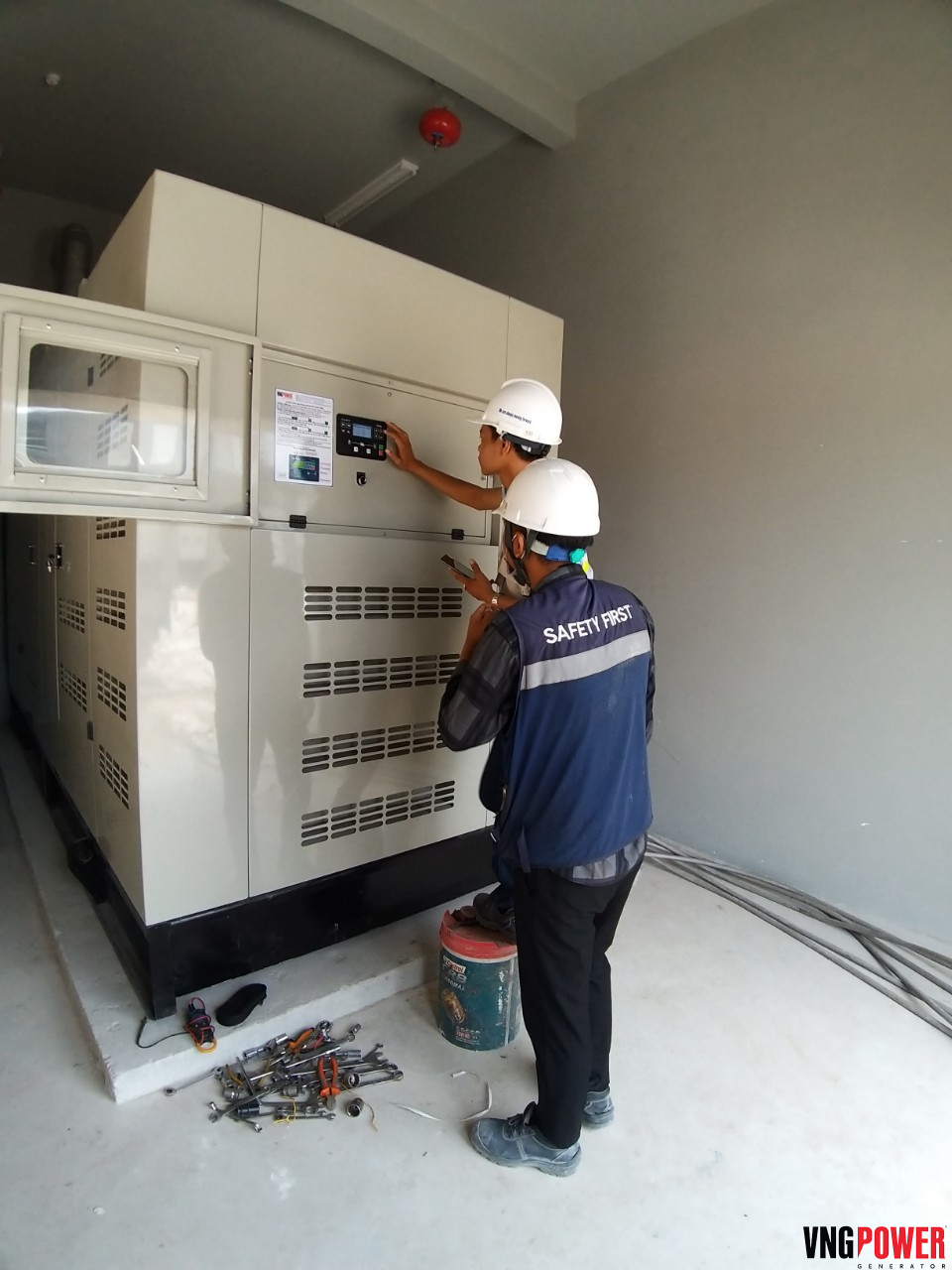 cung-cấp-lắp-đặt-máy-phát-điện-hyundai-400kva-tai-bình-dương.01