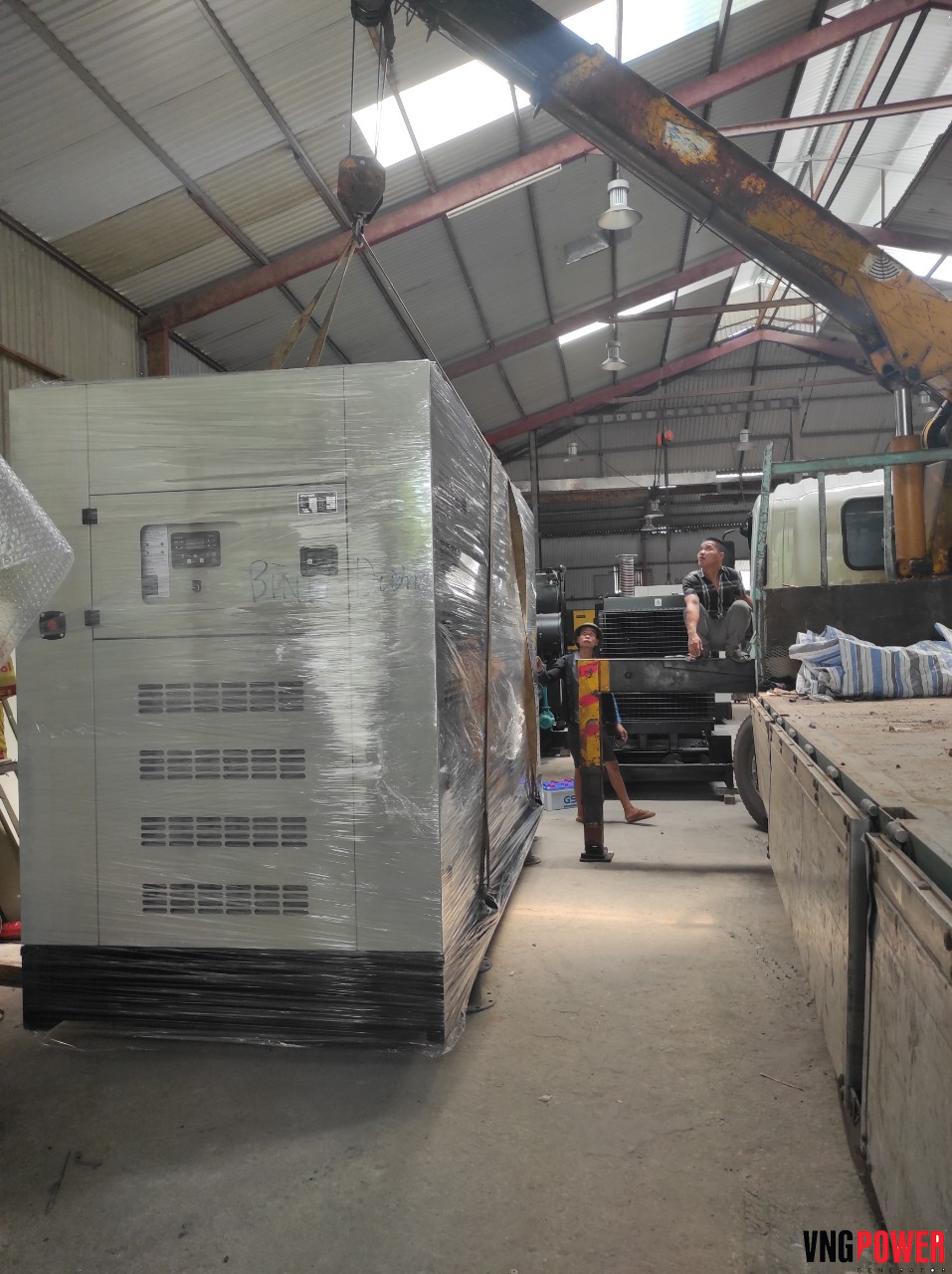 cung-cấp-lắp-đặt-máy-phát-điện-hyundai-400kva-tai-bình-dương.02