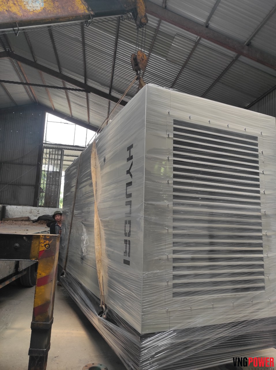 cung-cấp-lắp-đặt-máy-phát-điện-hyundai-400kva-tai-bình-dương.03