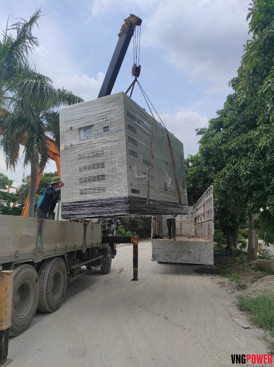 cung-cấp-lắp-đặt-máy-phát-điện-hyundai-400kva-tai-bình-dương.04