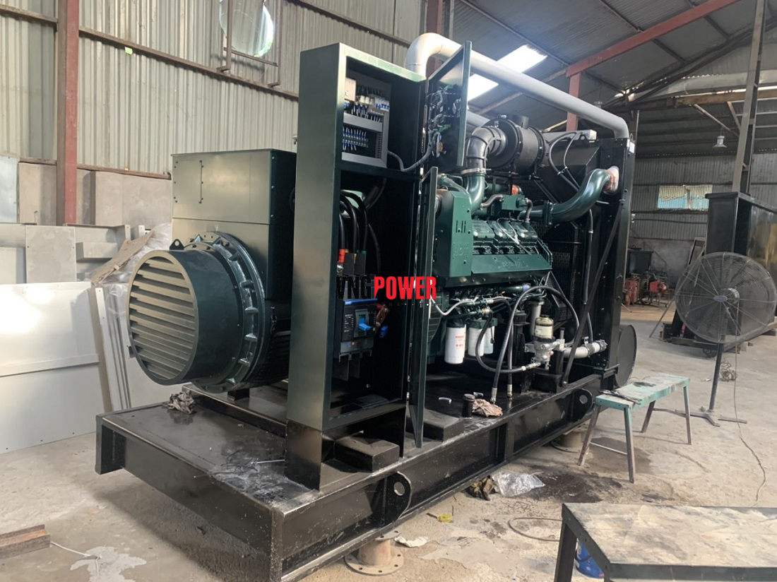 Các phụ kiện đi kèm máy phát điện doosan 01 - bộ sạc ắc quy